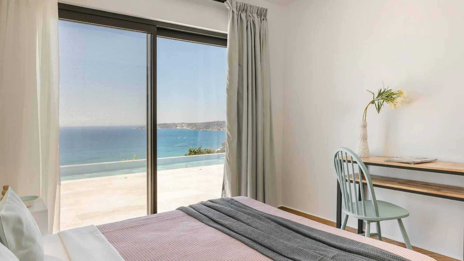 Mystique View Villas Lourdata  Greece