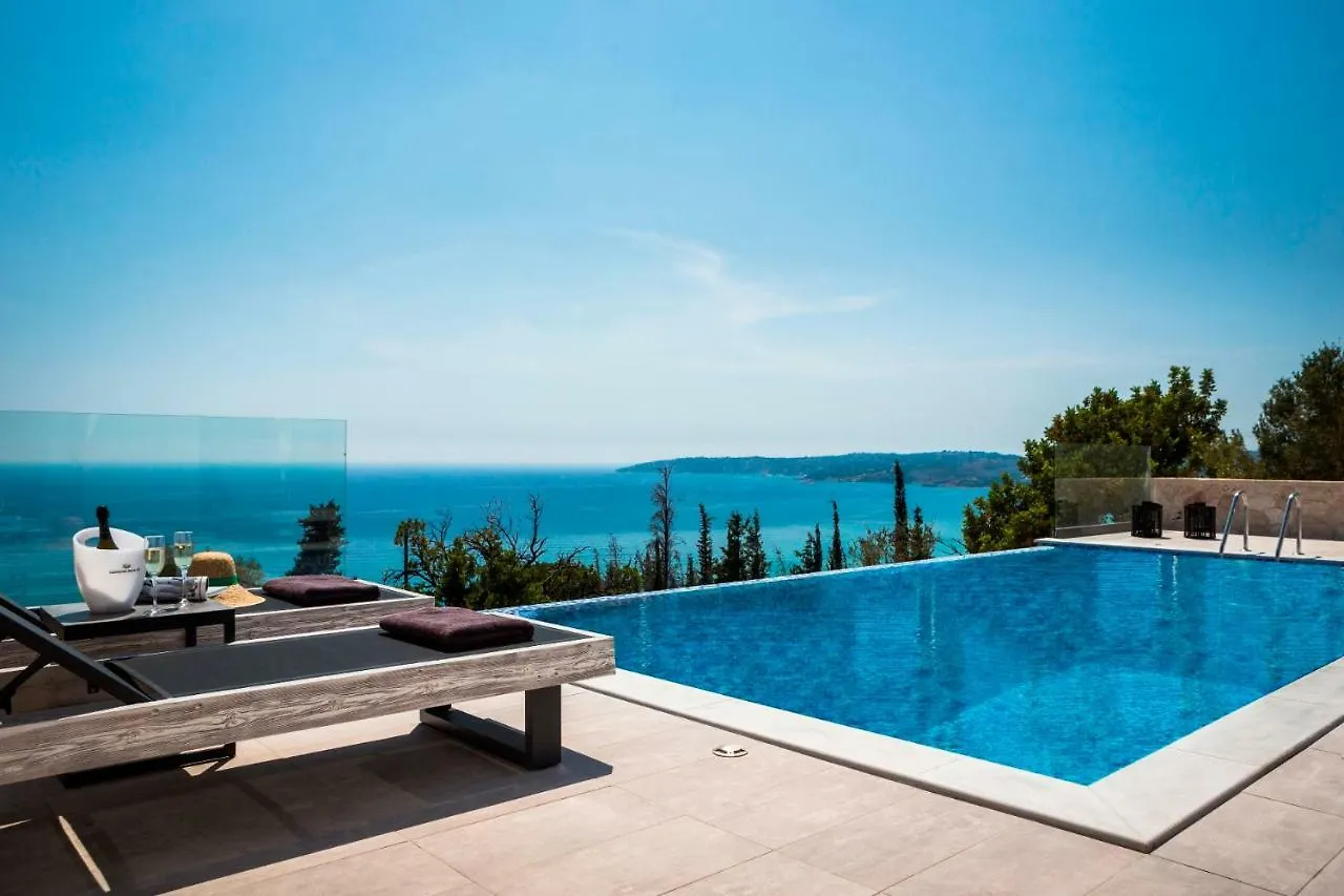 Mystique View Villas Lourdata